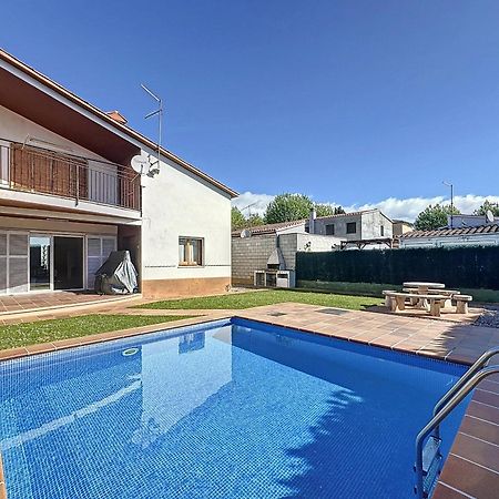 Peni 168A - Belle Maison Avec Piscine เอมปูเรียบราบา ภายนอก รูปภาพ