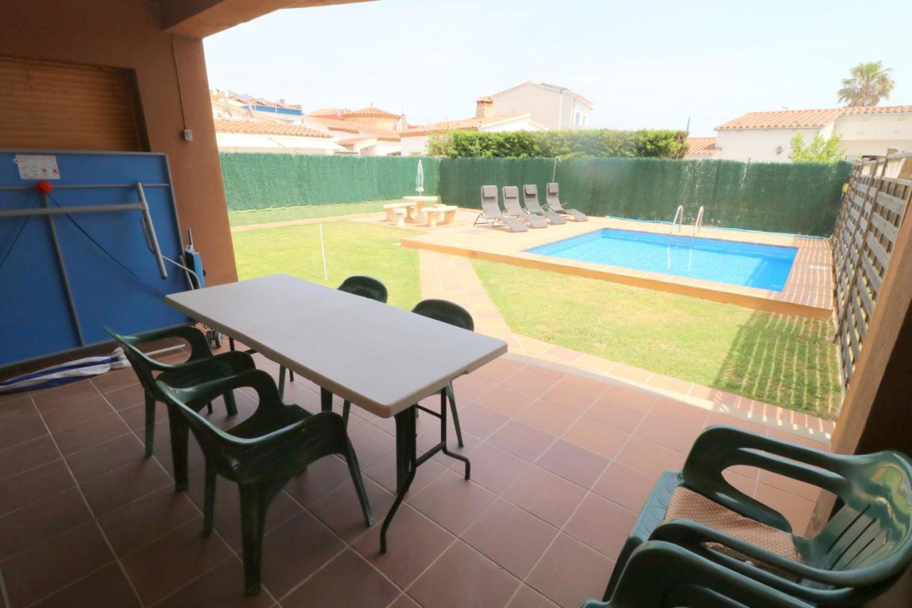 Peni 168A - Belle Maison Avec Piscine เอมปูเรียบราบา ภายนอก รูปภาพ