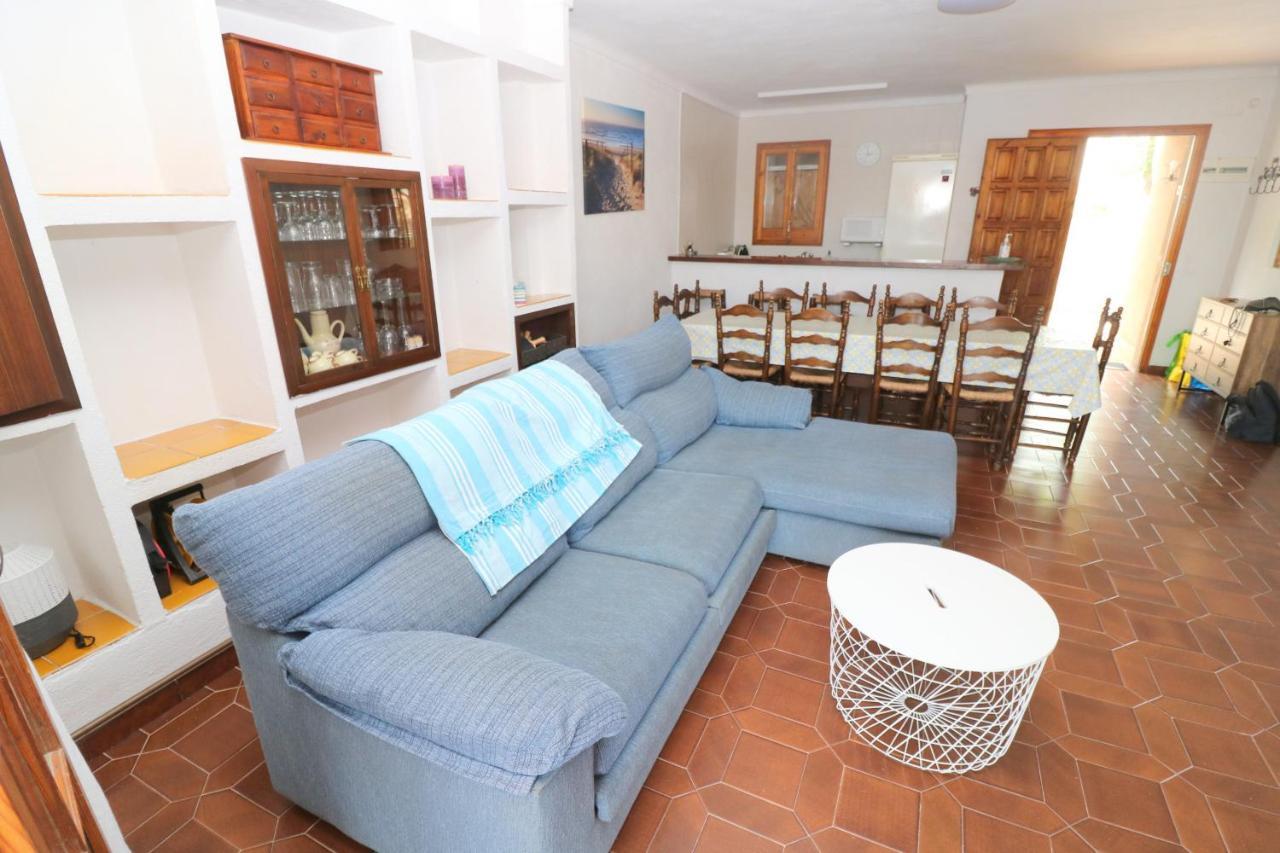 Peni 168A - Belle Maison Avec Piscine เอมปูเรียบราบา ภายนอก รูปภาพ