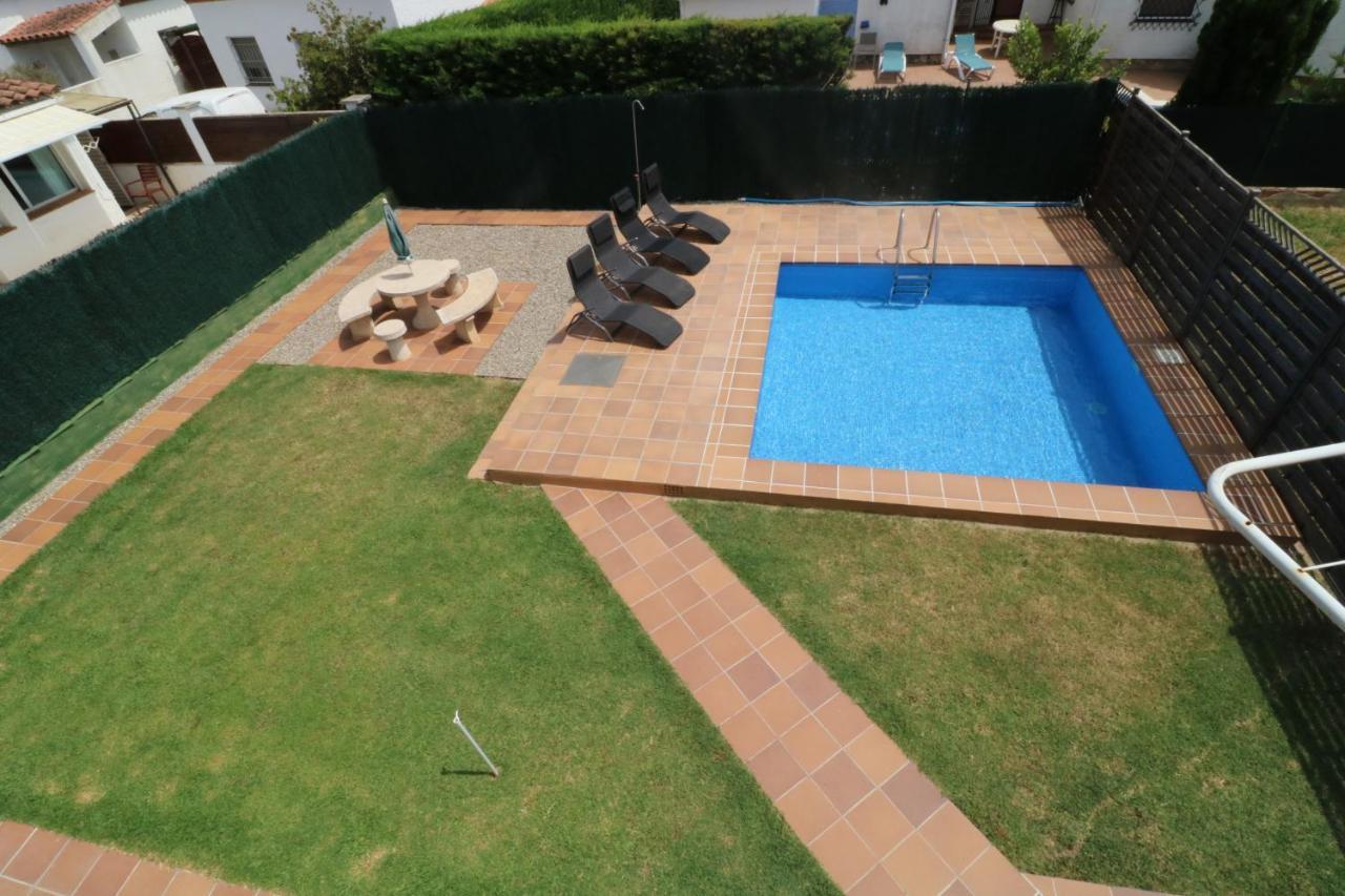 Peni 168A - Belle Maison Avec Piscine เอมปูเรียบราบา ภายนอก รูปภาพ
