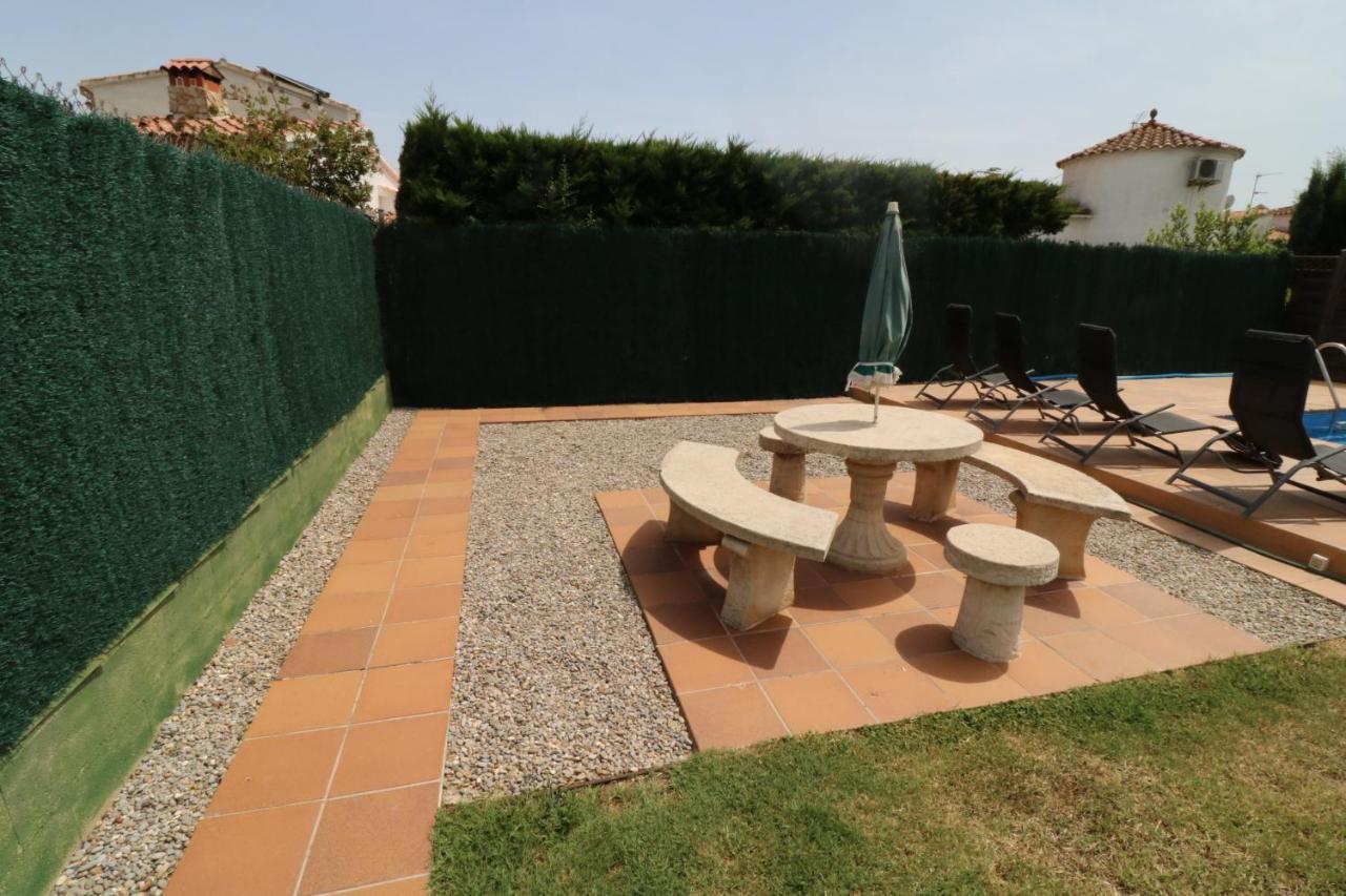 Peni 168A - Belle Maison Avec Piscine เอมปูเรียบราบา ภายนอก รูปภาพ