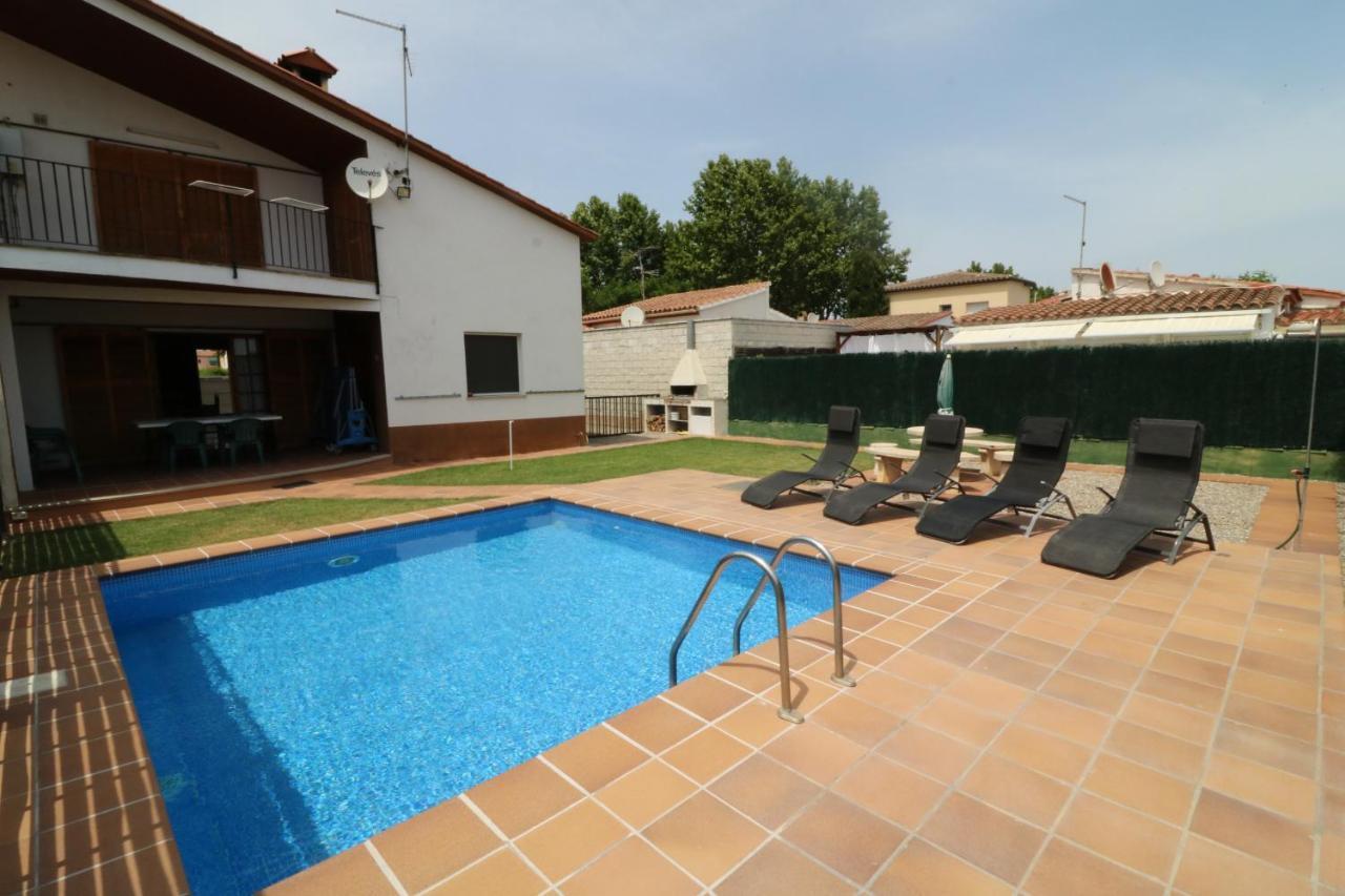 Peni 168A - Belle Maison Avec Piscine เอมปูเรียบราบา ภายนอก รูปภาพ