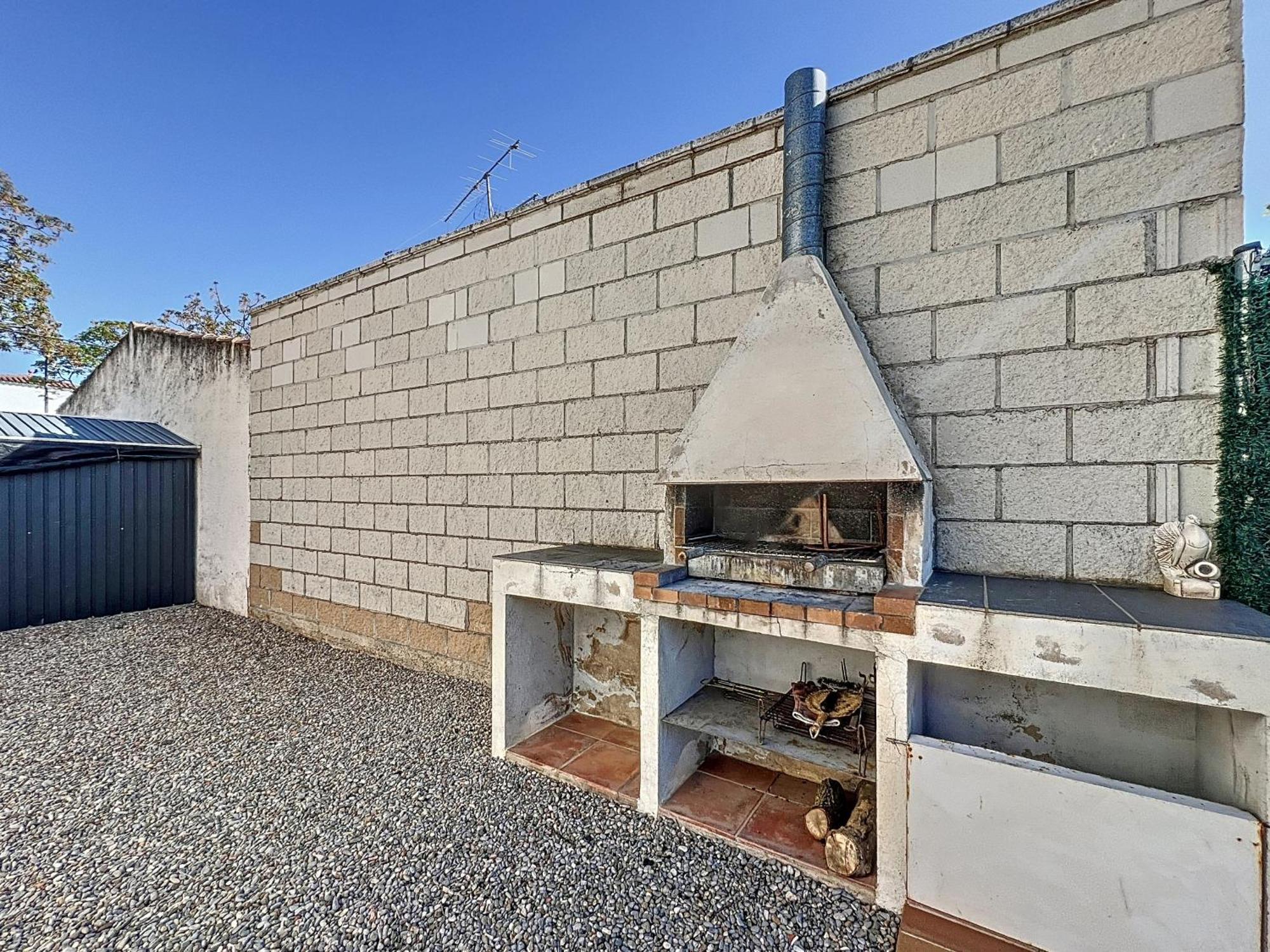 Peni 168A - Belle Maison Avec Piscine เอมปูเรียบราบา ภายนอก รูปภาพ