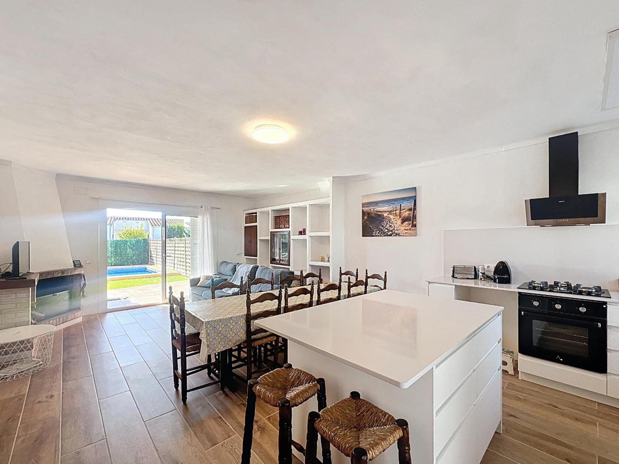 Peni 168A - Belle Maison Avec Piscine เอมปูเรียบราบา ภายนอก รูปภาพ