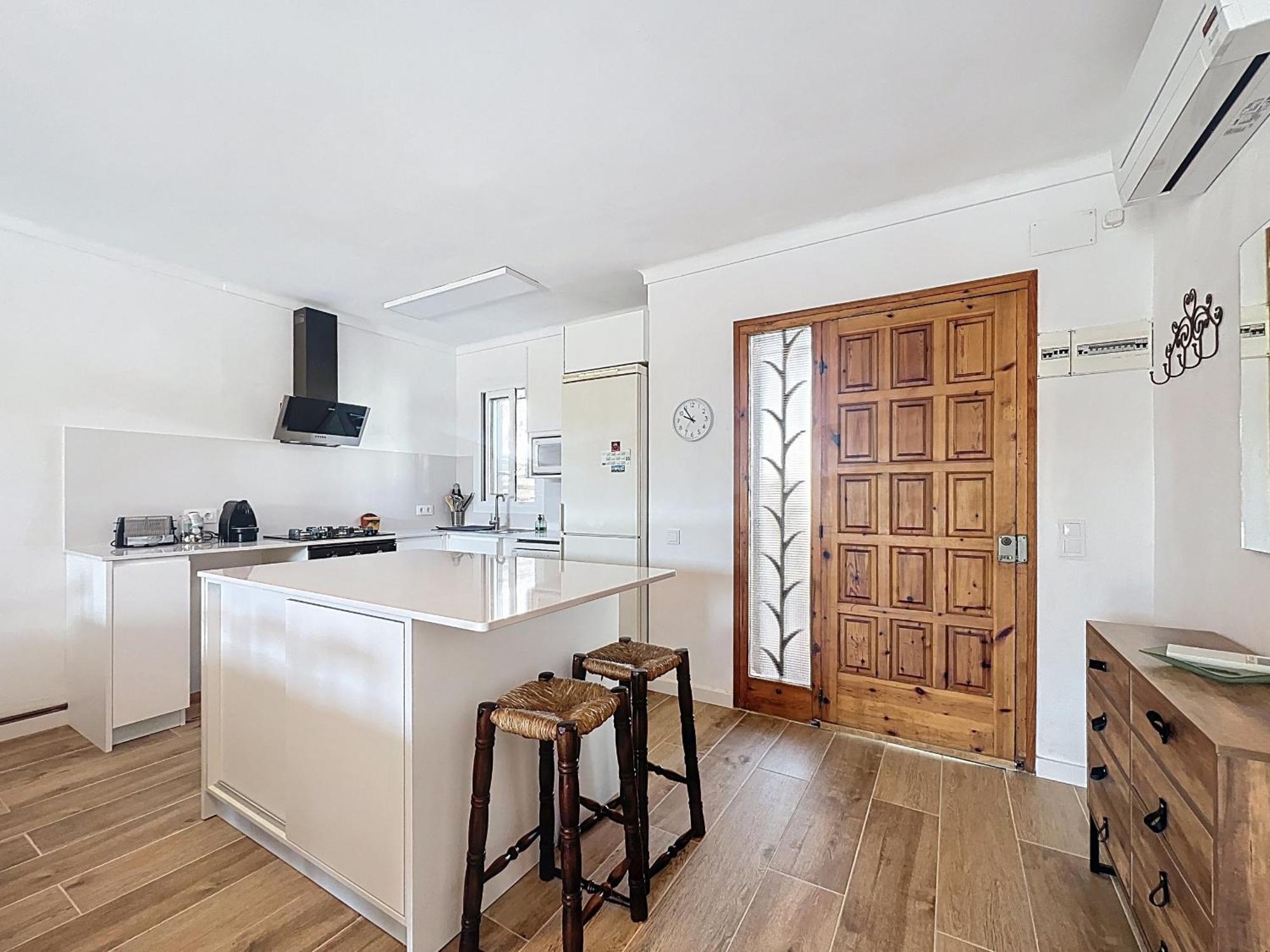 Peni 168A - Belle Maison Avec Piscine เอมปูเรียบราบา ภายนอก รูปภาพ
